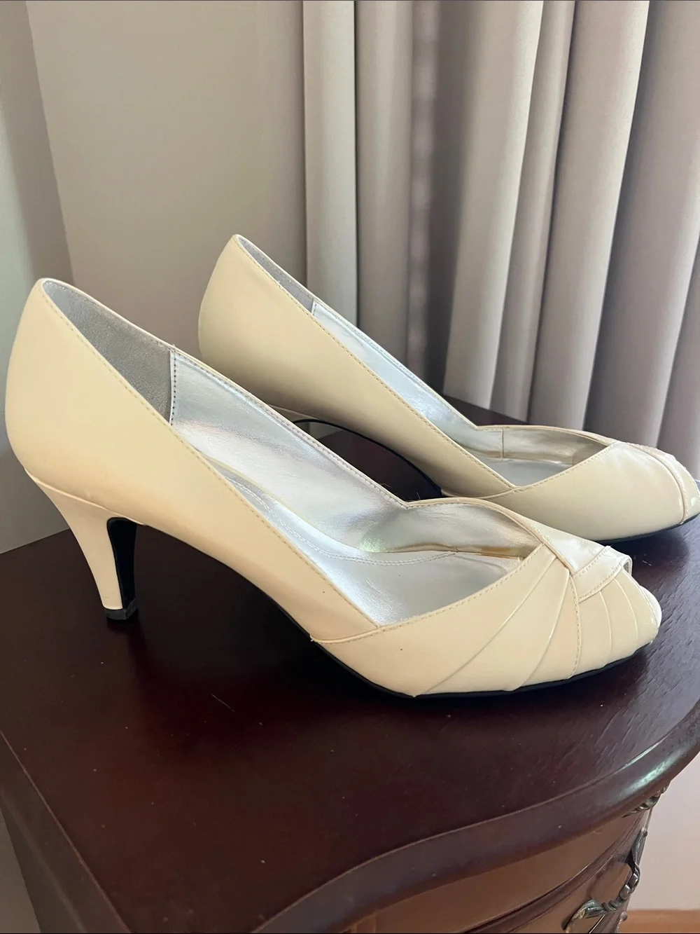 Naturalizer - Comfortable Cream Peep-Toe Heels - 9.5